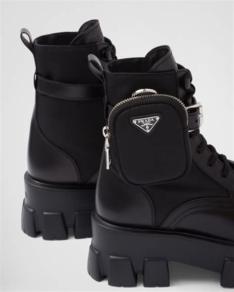 bota da prada com bolsinha valor|Bota Monolith em couro e nylon Preto .